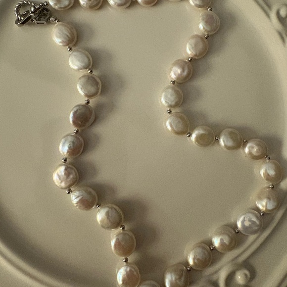 Jewelry - Elegant Pearl Necklace